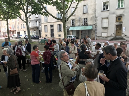 Visite pastorale verre de l'amitie Ste Marie 1.jpg